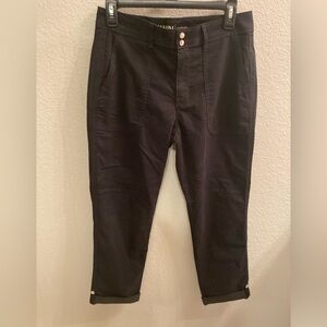 NWT:  White House Black Market pret a pedi Black cropped Pants, size 4